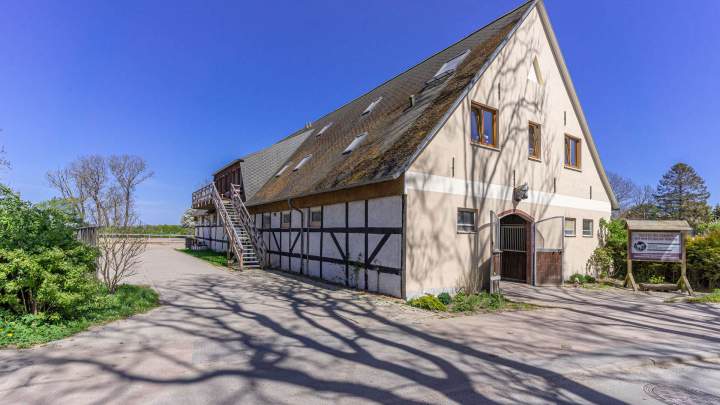 Kleiner Reiterhof mit 5 Ferienwohnungen auf Rügen