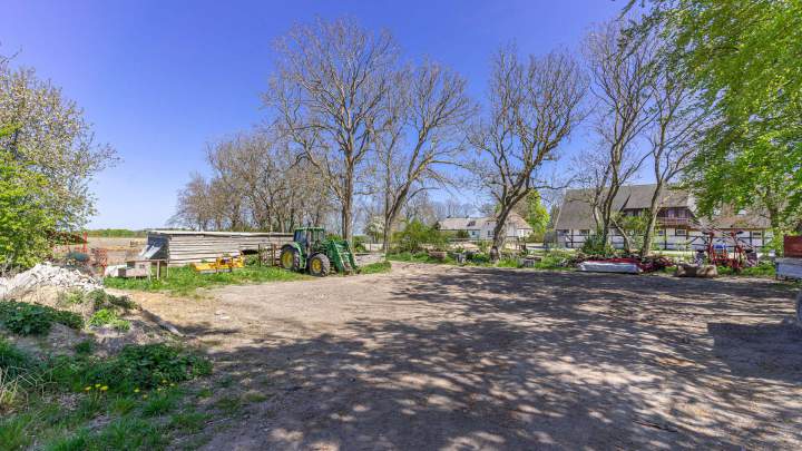 Kleiner Reiterhof mit 5 Ferienwohnungen auf Rügen