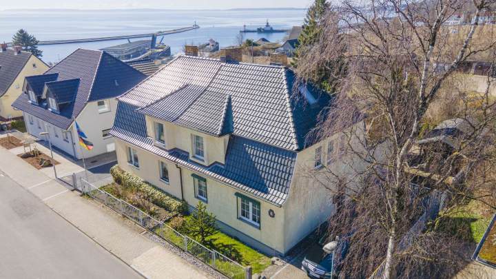 Doppelhaushälfte mit 2 Wohneinheiten, Dachterrasse und Ostseeblick in Sassnitz