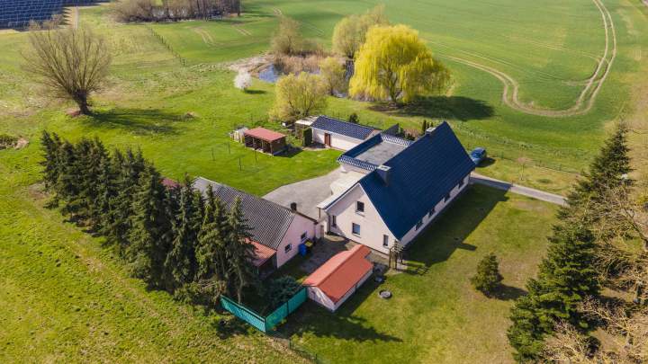 Idyllisches Landhaus in Alleinlage – mit eigenem Teich auf großem Grundstück (provisionsfrei)