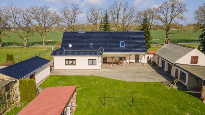 Idyllisches Landhaus in Alleinlage – mit eigenem Teich auf großem Grundstück (provisionsfrei)