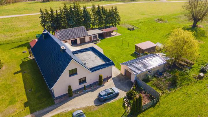 Idyllisches Landhaus in Alleinlage – mit eigenem Teich auf großem Grundstück (provisionsfrei)