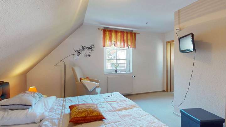 Vielseitiges Einfamilienhaus mit Einliegerwohnung und Büroeinheit in Sassnitz auf Rügen