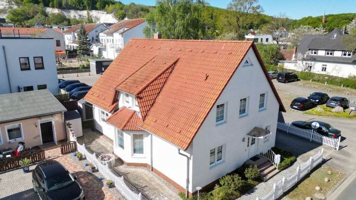 Vielseitiges Einfamilienhaus mit Einliegerwohnung und Büroeinheit in Sassnitz auf Rügen
