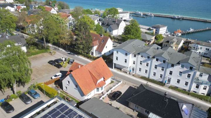 Vielseitiges Einfamilienhaus mit Einliegerwohnung und Büroeinheit in Sassnitz auf Rügen