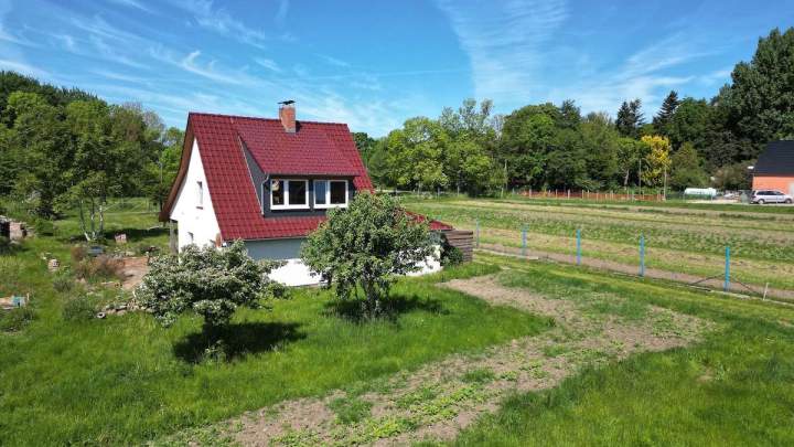 Einfamilienhaus mit großem Grundstück – Gestaltungspotenzial inklusive