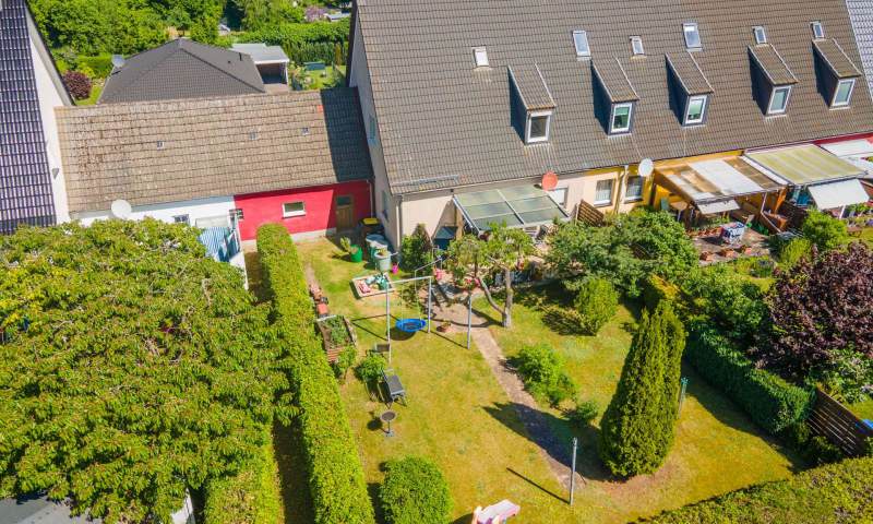 Solides Reihenendhaus mit neuer Heizung, Garage und Garten