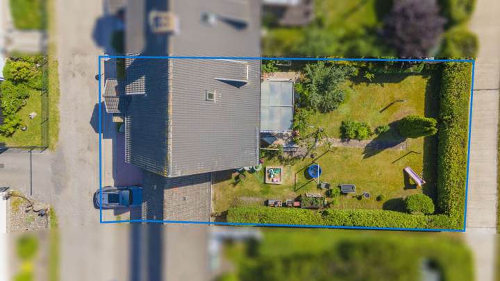 Solides Reihenendhaus mit neuer Heizung, Garage und Garten