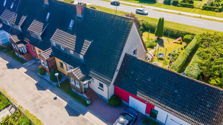 Solides Reihenendhaus mit neuer Heizung, Garage und Garten