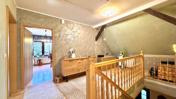 Zweifamilienhaus mit großem Grundstück in Alleinlage