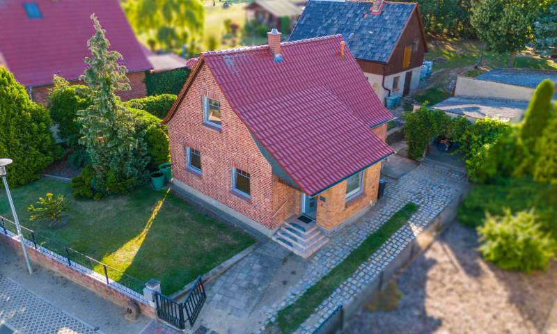 Schönes Einfamilienhaus mit großem Grundstück und Nebengelass bei Malchin