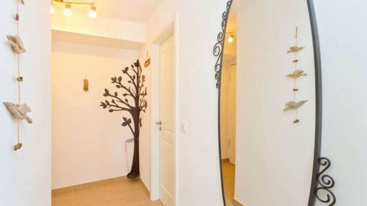 Attraktives Ferienappartement nur 100 m vom Sandstrand entfernt.