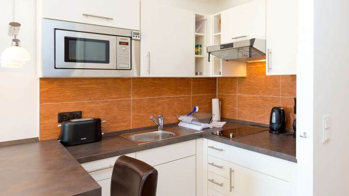 Attraktives Ferienappartement nur 100 m vom Sandstrand entfernt.