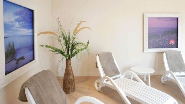 Attraktives Ferienappartement nur 100 m vom Sandstrand entfernt.
