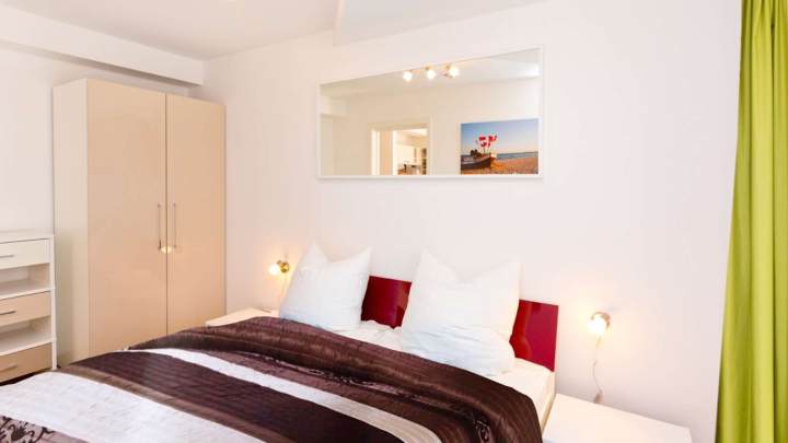 Attraktives Ferienappartement nur 100 m vom Sandstrand entfernt.