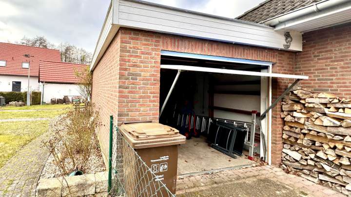 Schöner Winkelbungalow mit Wintergarten