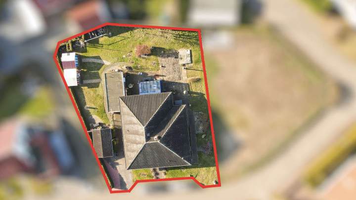 Schöner Winkelbungalow mit Wintergarten