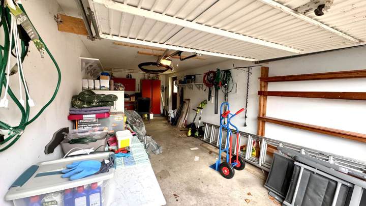 Schöner Winkelbungalow mit Wintergarten