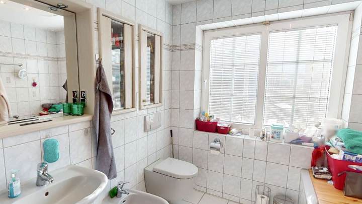 Schöner Winkelbungalow mit Wintergarten