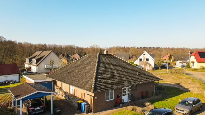 Schöner Winkelbungalow mit Wintergarten