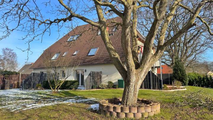 Großzügige 3-Zimmer-Wohnung mit Küchenzeile und 2 Terrassen
