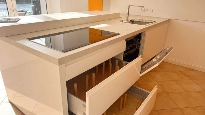 Großzügige 3-Zimmer-Wohnung mit Küchenzeile und 2 Terrassen