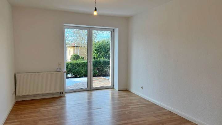 Großzügige 3-Zimmer-Wohnung mit Küchenzeile und 2 Terrassen