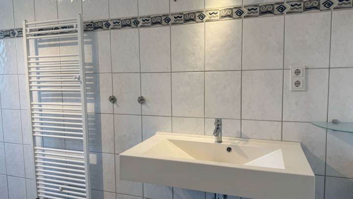 Großzügige 3-Zimmer-Wohnung mit Küchenzeile und 2 Terrassen