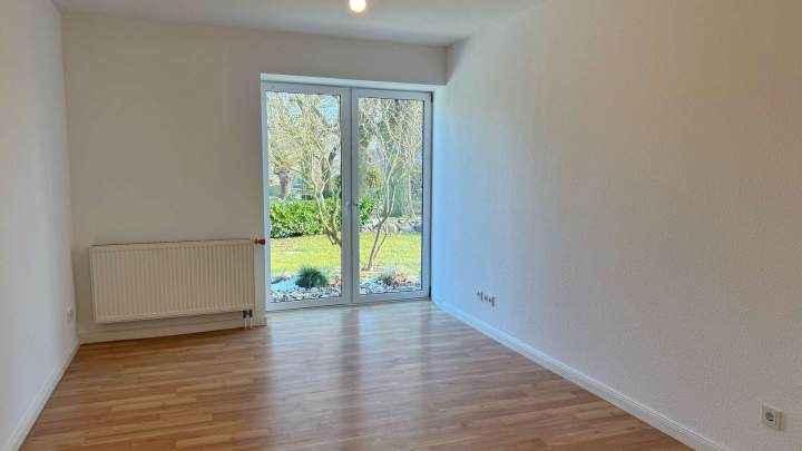 Großzügige 3-Zimmer-Wohnung mit Küchenzeile und 2 Terrassen
