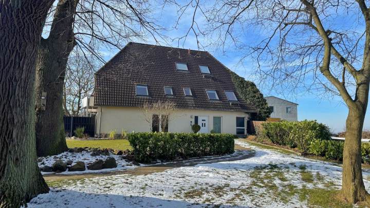 Großzügige 3-Zimmer-Wohnung mit Küchenzeile und 2 Terrassen