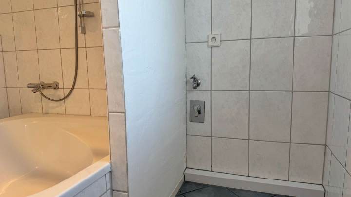 Großzügige 3-Zimmer-Wohnung mit Küchenzeile und 2 Terrassen