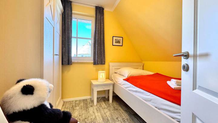 Reetgedeckter Rückzugsort – Haus am Teich in Fuhlendorf