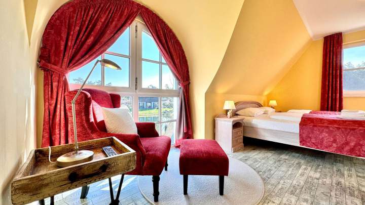 Reetgedeckter Rückzugsort – Haus am Teich in Fuhlendorf