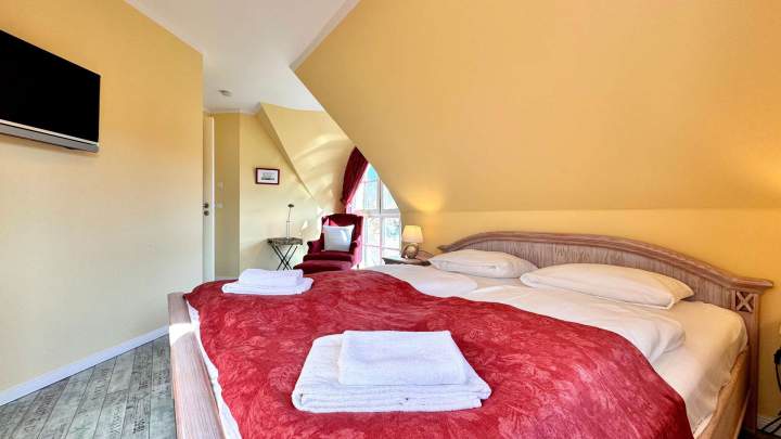 Reetgedeckter Rückzugsort – Haus am Teich in Fuhlendorf