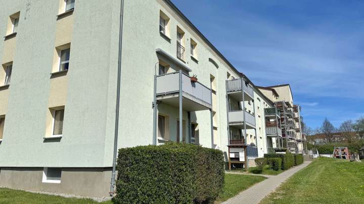 Attraktive 2,5-Zimmer-Eigentumswohnung mit Balkon und zwei Parkplätzen