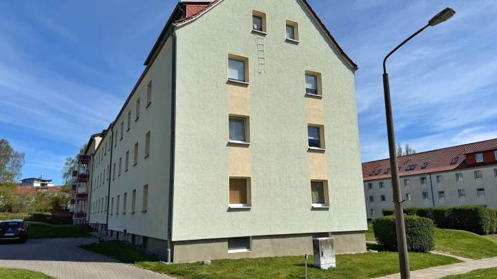 Attraktive 2,5-Zimmer-Eigentumswohnung mit Balkon und zwei Parkplätzen