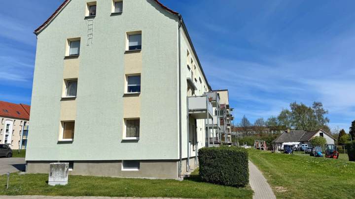 Attraktive 2,5-Zimmer-Eigentumswohnung mit Balkon und zwei Parkplätzen