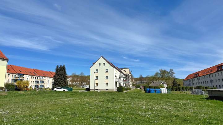 Attraktive 2,5-Zimmer-Eigentumswohnung mit Balkon und zwei Parkplätzen