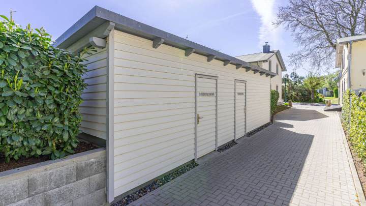 Gepflegtes Ensemble in Wassernähe