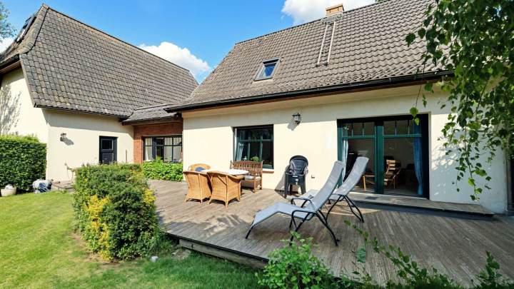 Zwei-Familien-Haus am Wasser – Wohnen, wo andere Urlaub machen