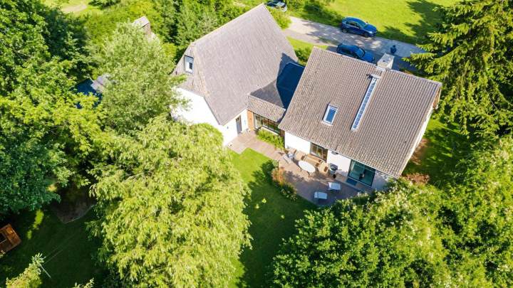 Zwei-Familien-Haus am Wasser – Wohnen, wo andere Urlaub machen