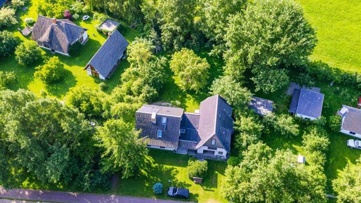 Zwei-Familien-Haus am Wasser – Wohnen, wo andere Urlaub machen