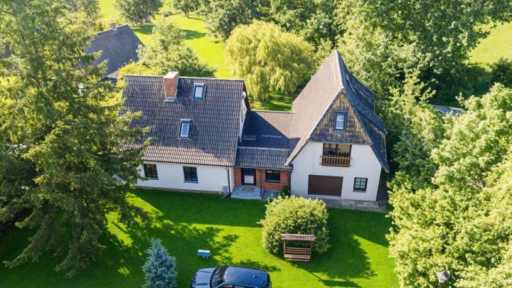 Zwei-Familien-Haus am Wasser – Wohnen, wo andere Urlaub machen