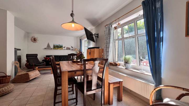 Zwei-Familien-Haus am Wasser – Wohnen, wo andere Urlaub machen