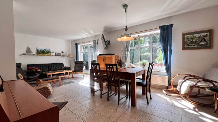 Zwei-Familien-Haus am Wasser – Wohnen, wo andere Urlaub machen