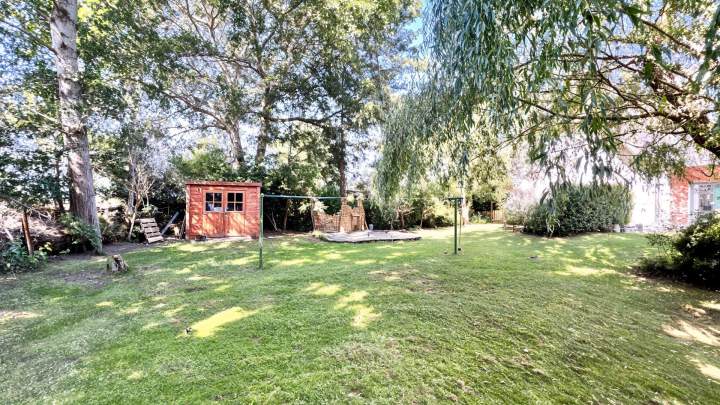 Zwei-Familien-Haus am Wasser – Wohnen, wo andere Urlaub machen