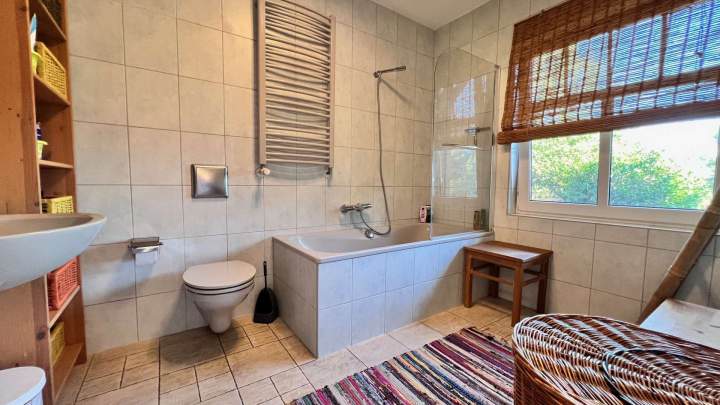 Zwei-Familien-Haus am Wasser – Wohnen, wo andere Urlaub machen
