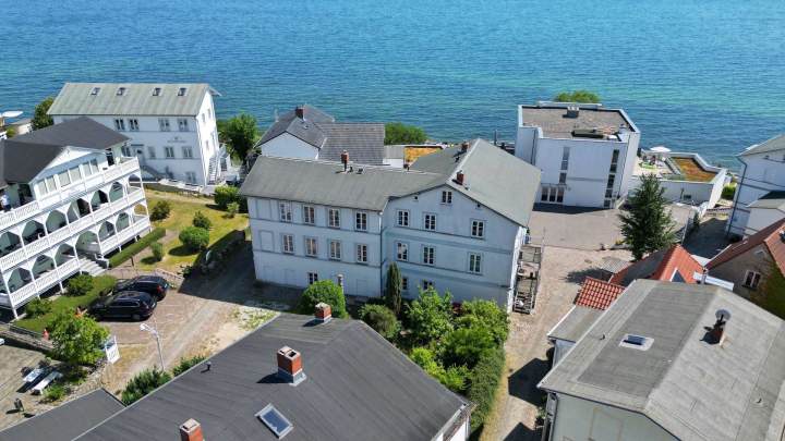 Stilvolles Appartementhaus mit 11 Ferienwohnungen an der Uferpromenade der Altstadt von Sassnitz