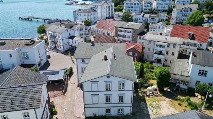 Stilvolles Appartementhaus mit 11 Ferienwohnungen an der Uferpromenade der Altstadt von Sassnitz