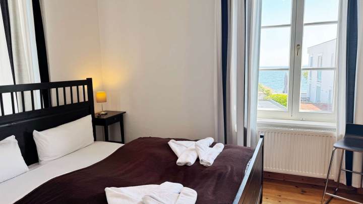 Stilvolles Appartementhaus mit 11 Ferienwohnungen an der Uferpromenade der Altstadt von Sassnitz